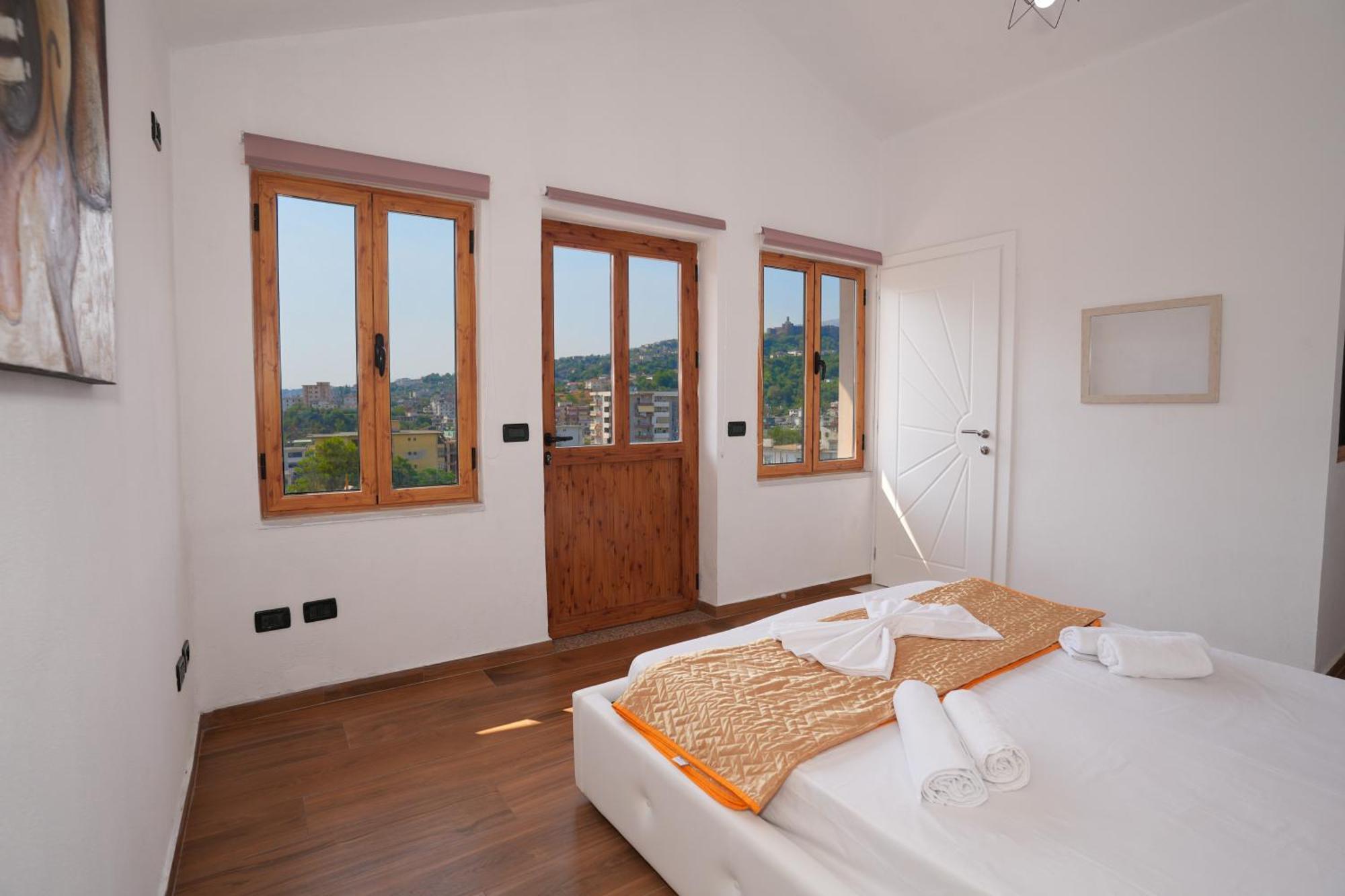 The View Rooms And Terrace Gjirokastër Buitenkant foto